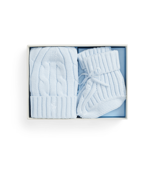 Cappellino e babbucce in cotone a trecce