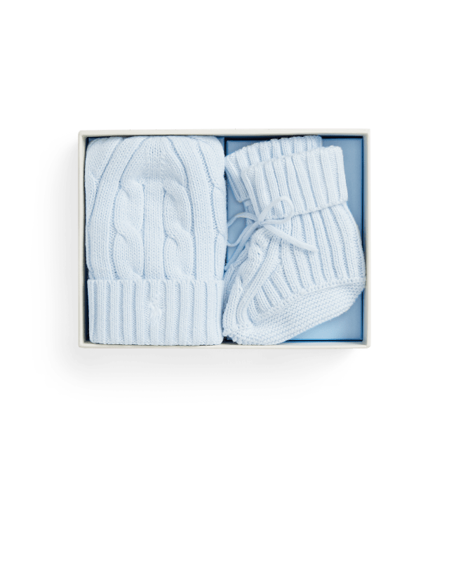 Cappellino e babbucce in cotone a trecce